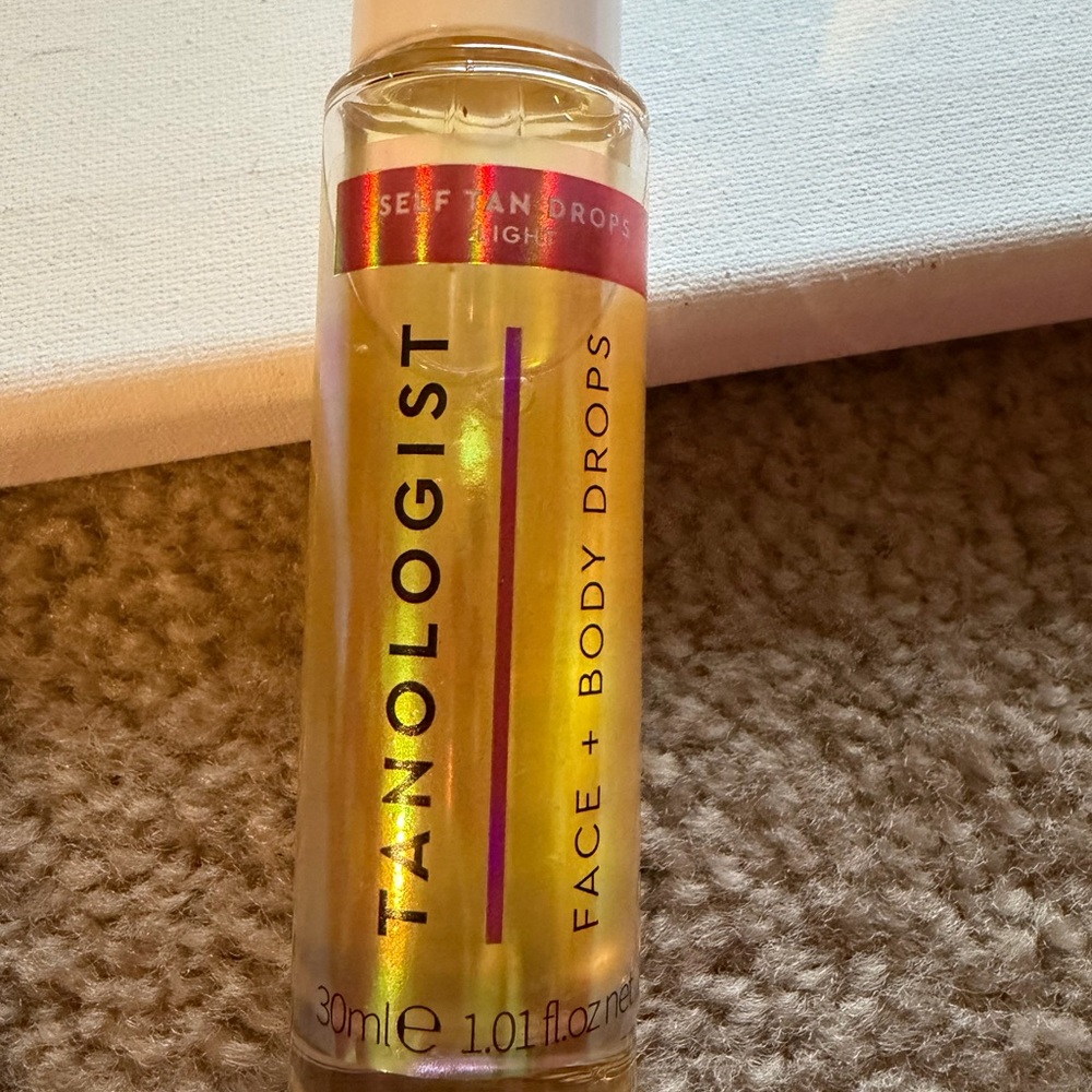 Isle of Paradise Holographic Tanning Mitt with Tanologist Drops - Picture 5 of 6